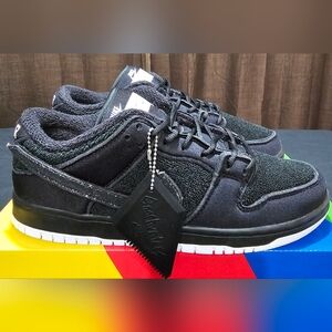 2022 NIKE DUNK SB LOW SIZE 9 MENS GNARHUNTERS X BLACK